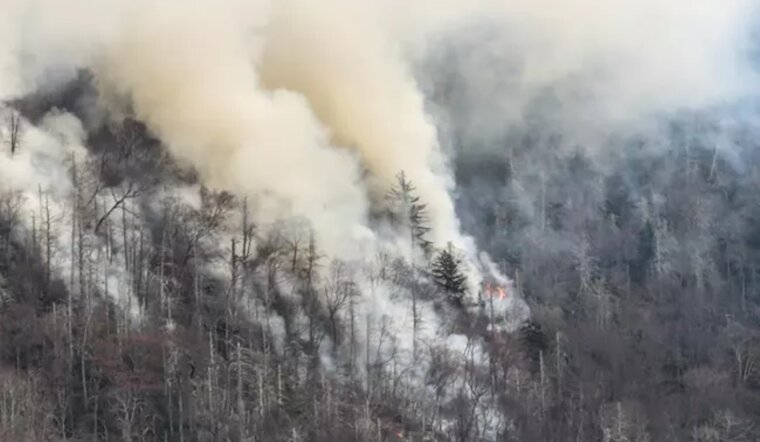 lightning-strike-ignites-17-acre-flint-gap-fire-in-great-smoky-mountains-containment-efforts-underway-2