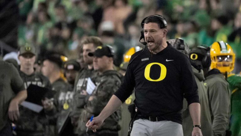 oregon-head-coach-dan-lanning-yells-on-sideline