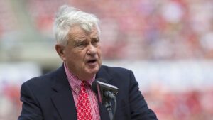 Amazing News: Owner of Cincinnati Reds, Bob Castellini to Have a Hand Shake With Rob Thomson to Replace Terry Francona as Manager